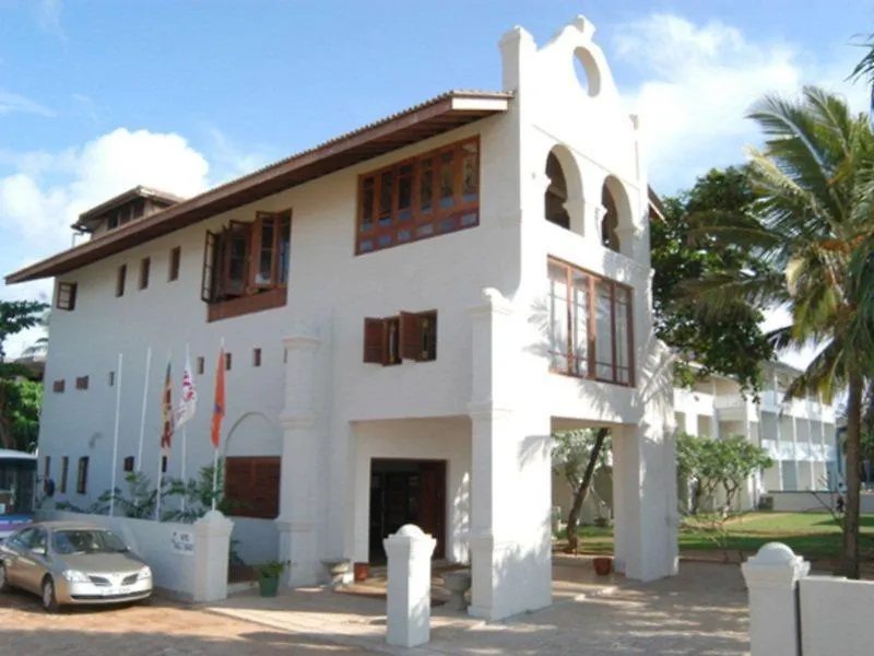 Hotel Sunset Beach Negombo