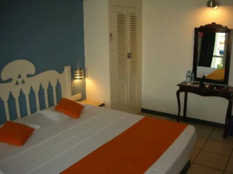 Hotel Sunset Beach Negombo